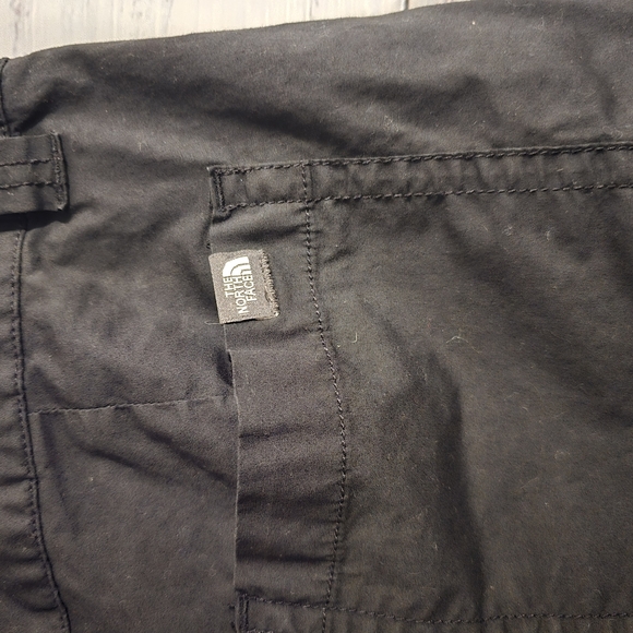 The NorthFace Black Womans Hiking Casual 6" Shorts With Pockets - Picture 4 of 7
